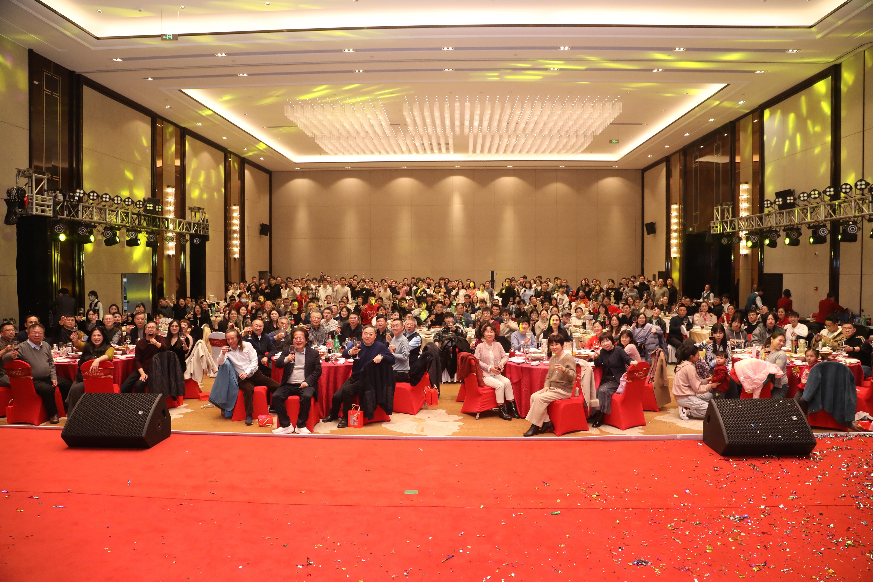 
                            芯之所向，行臻致遠(yuǎn)——2025年友旺新春年會(huì)圓滿成功